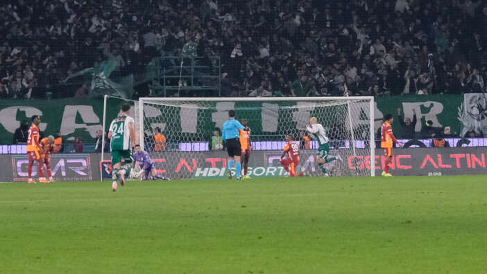konyaspor-evinde-galatasarayi-devirdi-12-maclik-hasret-bitti