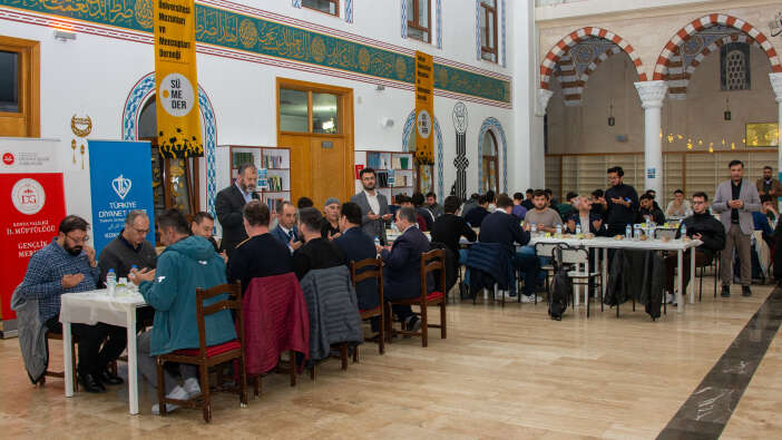 selcuk-universitesinde-ogrencilerle-anlamli-bulusma