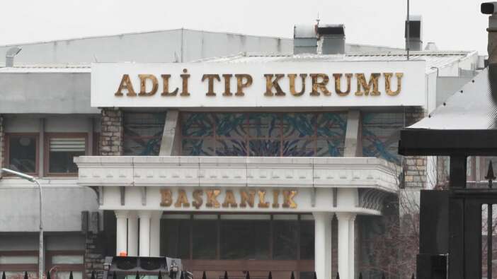 kadin-cinayetlerine-bir-yenisi-daha-eklendi-gulten-urkmez-basindan-vurularak-olduruldu