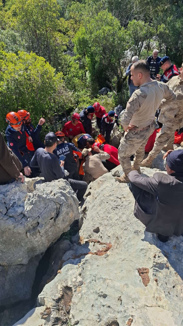 kayip-ayse-sahin-5-metrelik-yarikta-bulundu