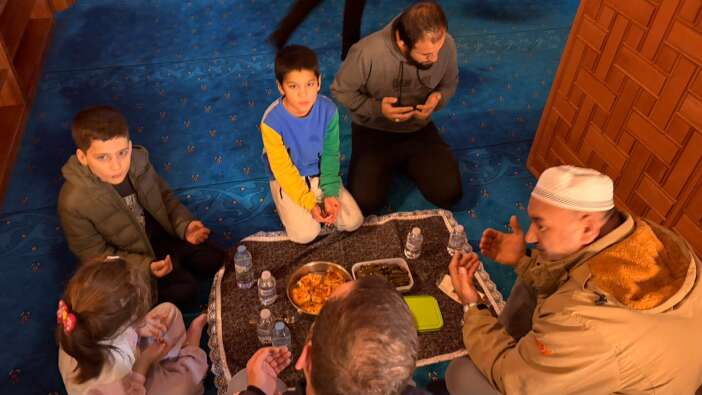 konyada-13-yillik-gelenek-medine-usulu-iftar