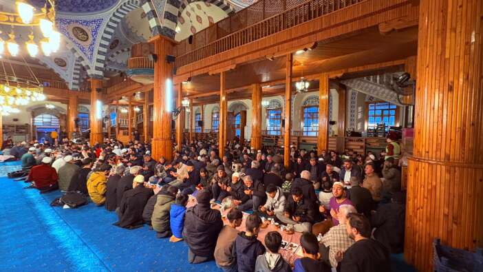 konyada-13-yillik-gelenek-medine-usulu-iftar