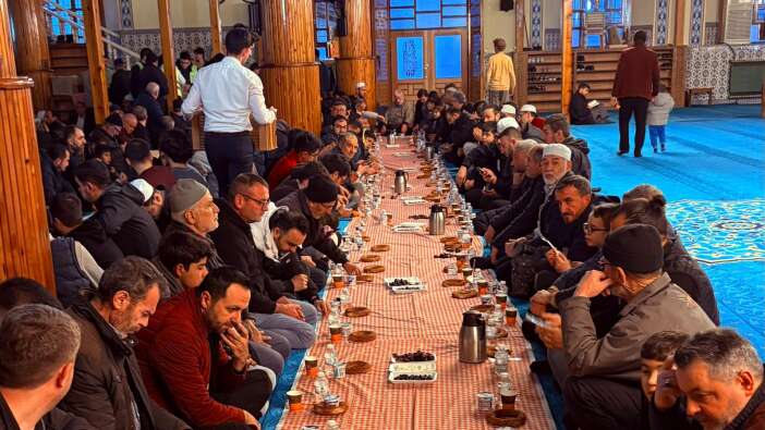 konyada-13-yillik-gelenek-medine-usulu-iftar