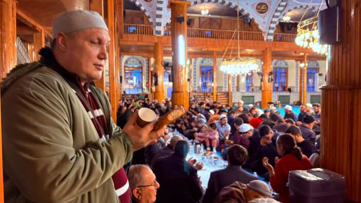 konyada-13-yillik-gelenek-medine-usulu-iftar