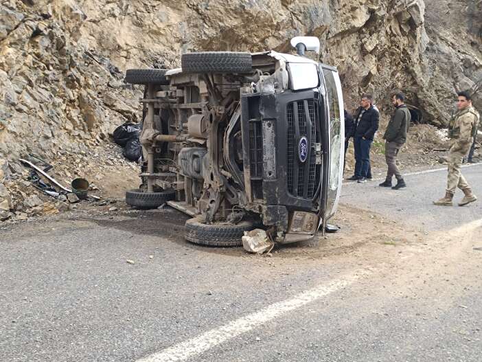 minibus-takla-atti-1i-agir-4-kisi-yaralandi