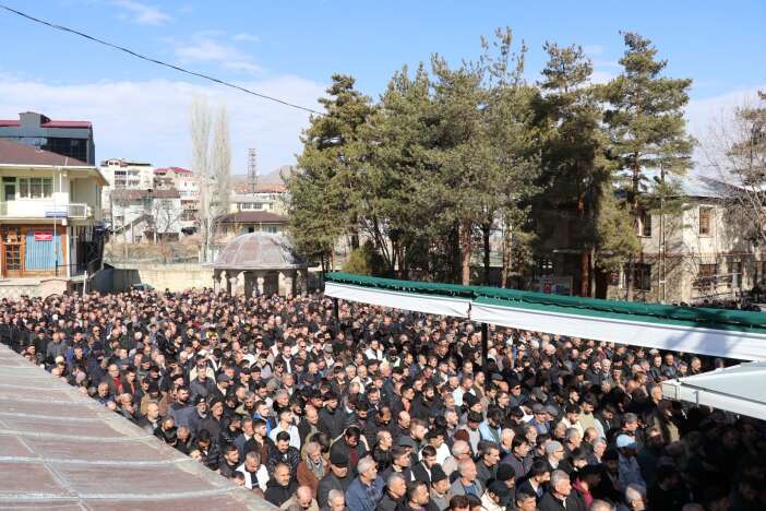 motosiklet-ile-otomobil-carpisti-omer-elibol-hayatini-kaybetti