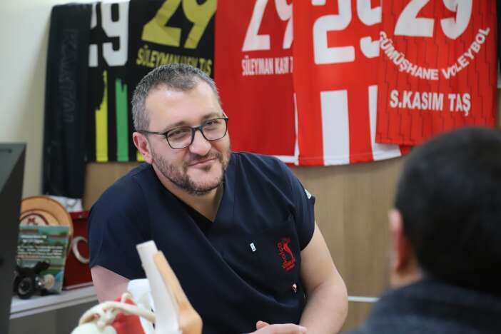 randevu-alamadigi-doktora-siir-yazdi