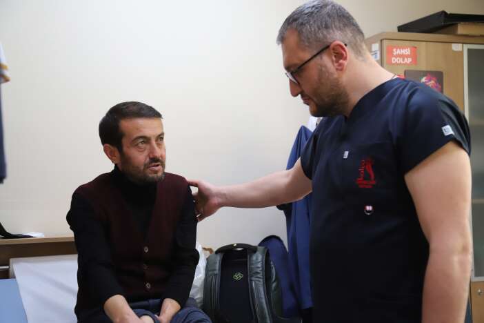 randevu-alamadigi-doktora-siir-yazdi