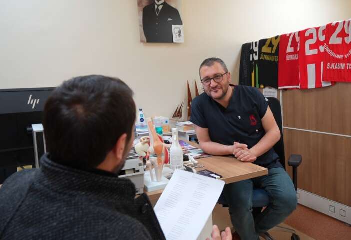 randevu-alamadigi-doktora-siir-yazdi