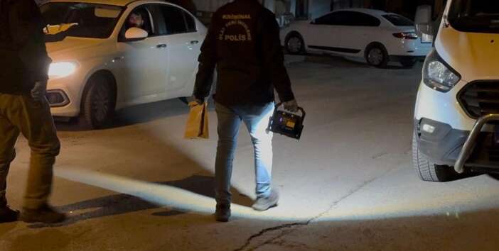 tabancayla-kendini-vurdu-hastanede-gozaltina-alindi