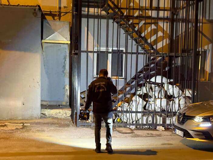 tabancayla-kendini-vurdu-hastanede-gozaltina-alindi