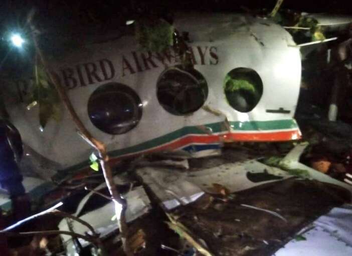 7-kisiyi-tasiyan-ambulans-ucak-dustu