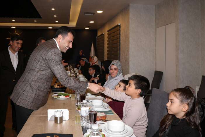 ak-parti-konya-iftarda-cok-ozel-konuklari-agirladi