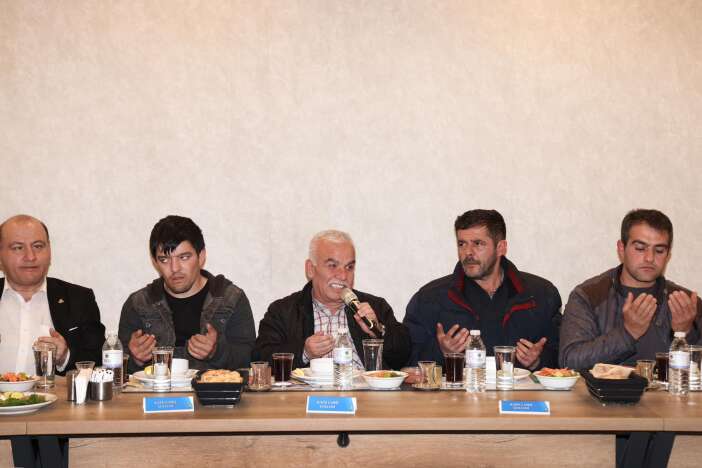 ak-parti-konya-iftarda-cok-ozel-konuklari-agirladi