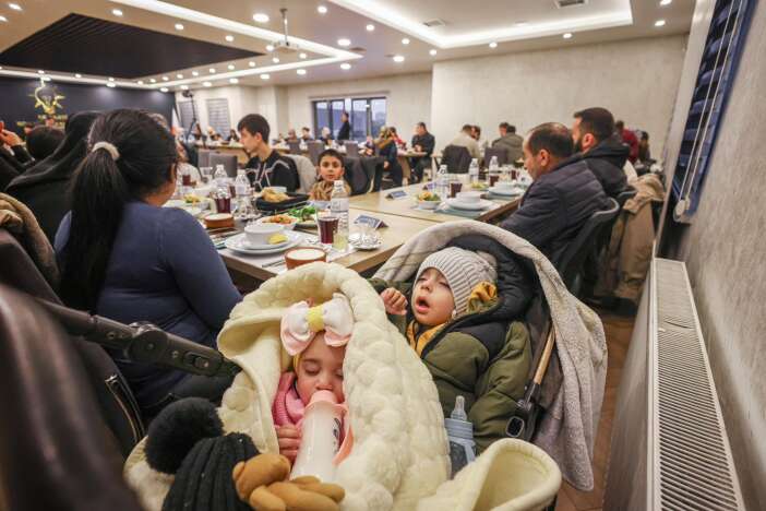 ak-parti-konya-iftarda-cok-ozel-konuklari-agirladi