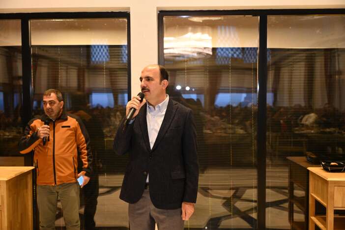 baskan-altay-iftarini-konyadaki-gazzeli-ailelerle-birlikte-yapti