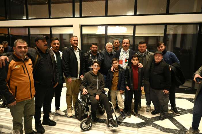 baskan-altay-iftarini-konyadaki-gazzeli-ailelerle-birlikte-yapti