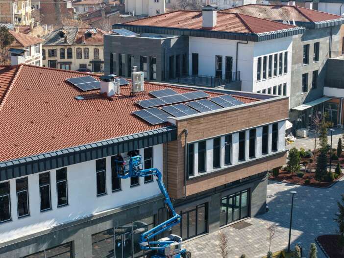 konya-surici-carsisi-elektrigini-bedavaya-getirdi