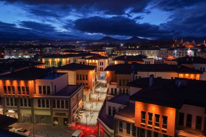 konya-surici-carsisi-elektrigini-bedavaya-getirdi