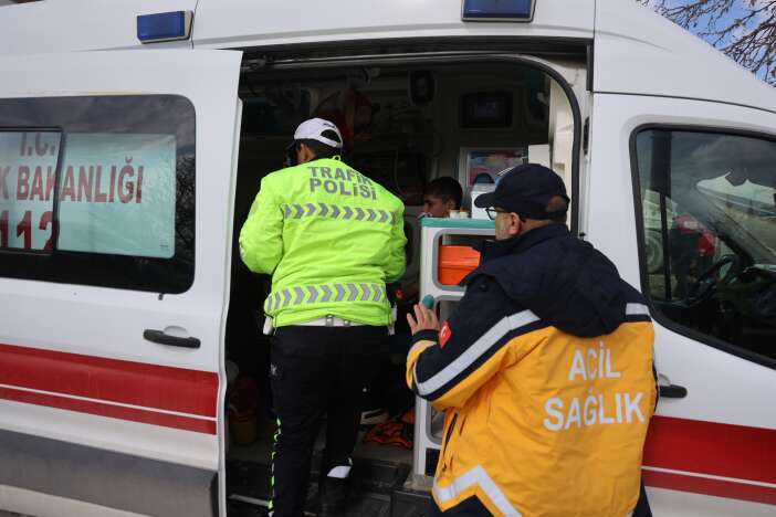 ogrenci-servisine-kamyonet-carpti-cok-sayida-yarali-var