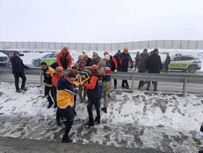 sis-ayni-yolda-bir-zincirleme-kazaya-daha-yol-acti-otobus-soforu-oldu