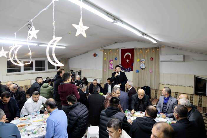 baskan-kilca-iftar-ve-teravihi-konyalilarla-gecirdi