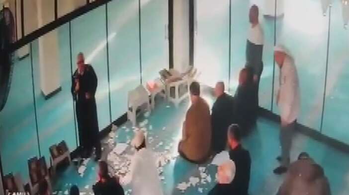 caminin-tavani-cemaatin-ustunde-coktu