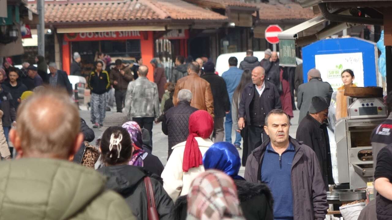 konyada-ilk-evlenme-yasi-yukseldi-sayi-dustu