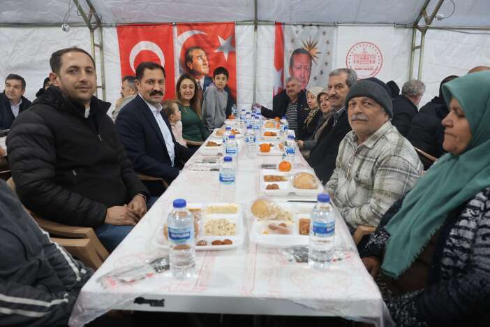 konyanin-ayaga-kaldirdigi-camide-3-yil-sonra-iftar-heyecani-yasandi