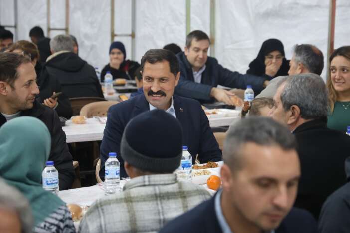 konyanin-ayaga-kaldirdigi-camide-3-yil-sonra-iftar-heyecani-yasandi