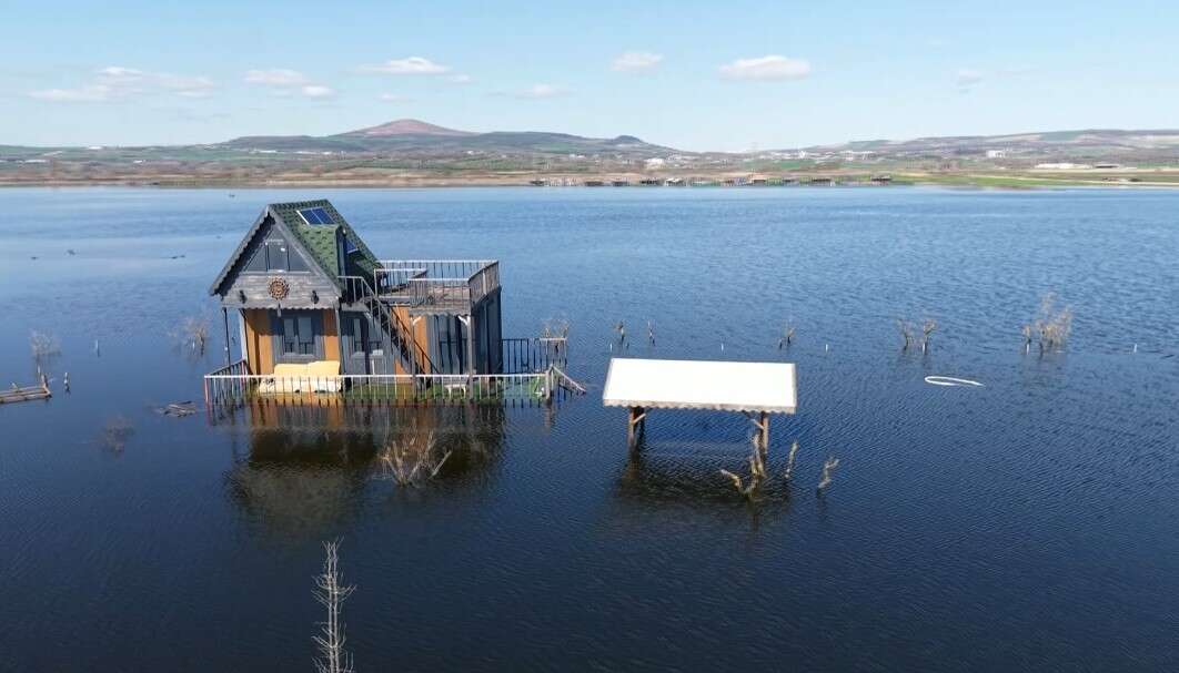 yagislarla-gol-tasti-evler-sularin-ortasinda-kaldi