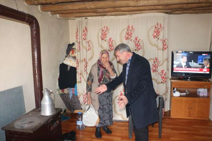 baskan-gunaltay-konyali-vatandaslarin-kapisini-tek-tek-calmaya-devam-ediyor