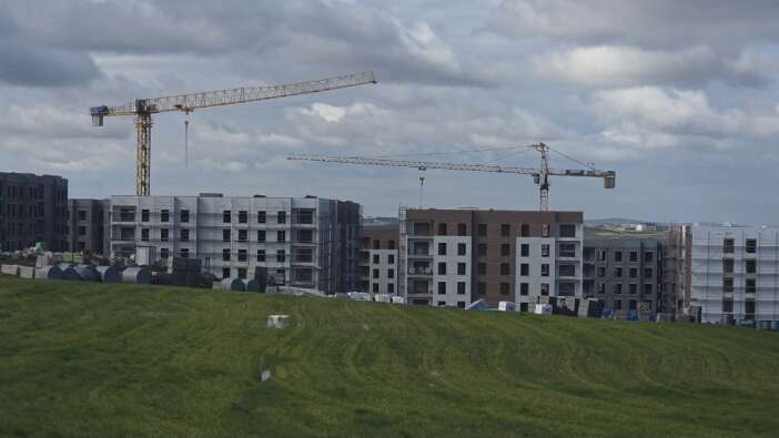 insaattan-dusen-26-yasindaki-isci-hayatini-kaybetti