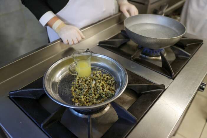 konyanin-geleneksel-lezzeti-bamya-corbasinin-yapimi-anlatildi