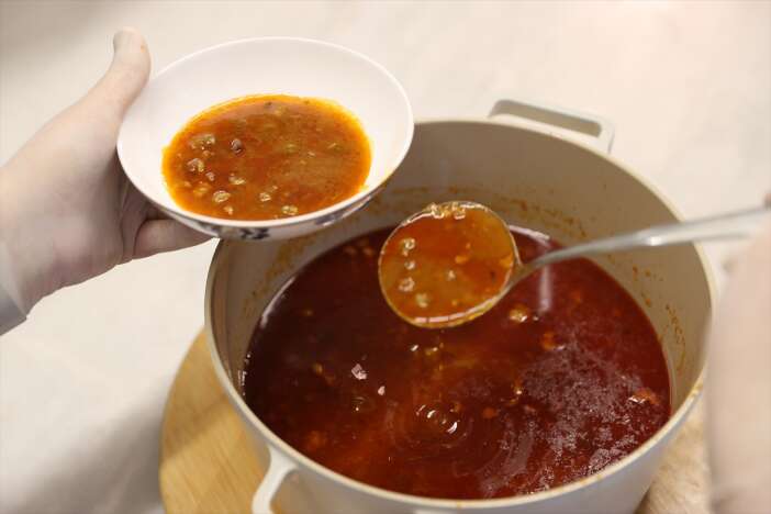 konyanin-geleneksel-lezzeti-bamya-corbasinin-yapimi-anlatildi