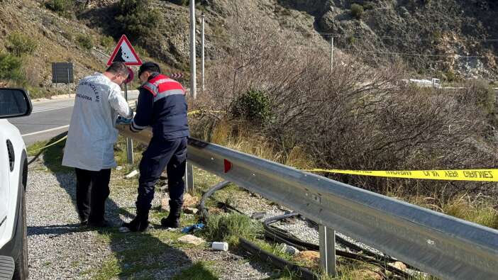 yol-kenarinda-olu-bulunan-kadinin-kocasi-gozaltina-alindi