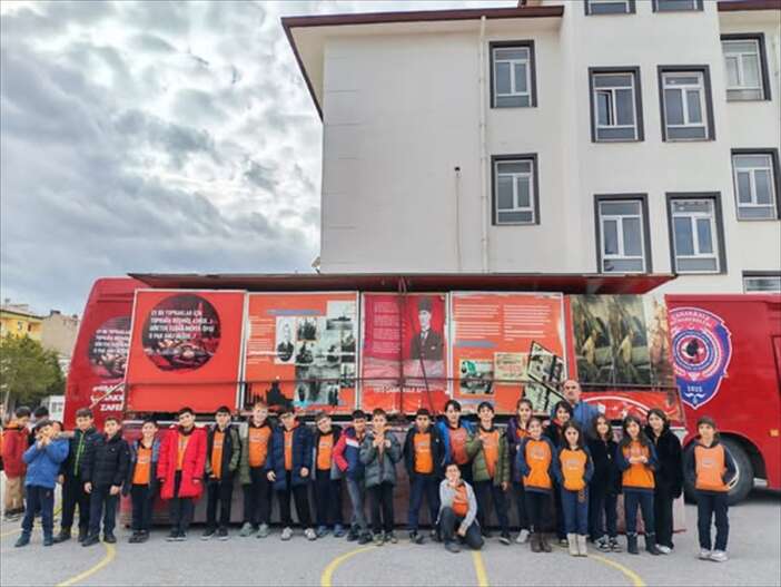 1915-canakkale-sehitlik-gezici-muzesi-konyaya-geldi