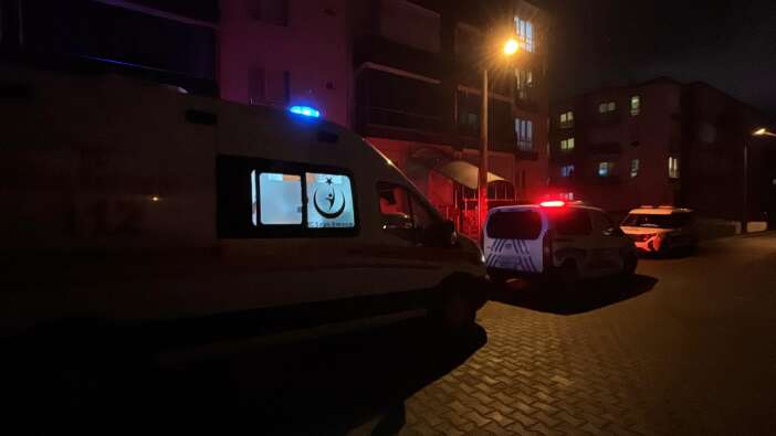 25-yasindaki-sizofreni-kadin-ekipleri-kapisina-dikti