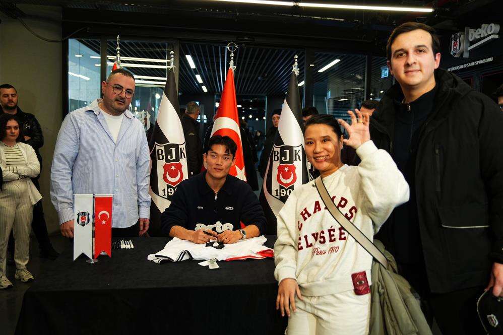 hyeon-gyu-oh-imza-gununde-besiktaslilarla-bulustu