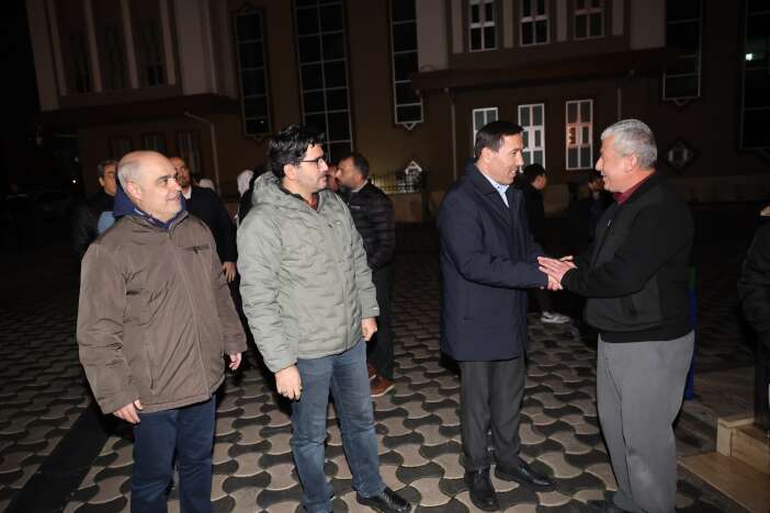 karatay-belediye-baskani-hasan-kilca-genclerle-iftar-yapti