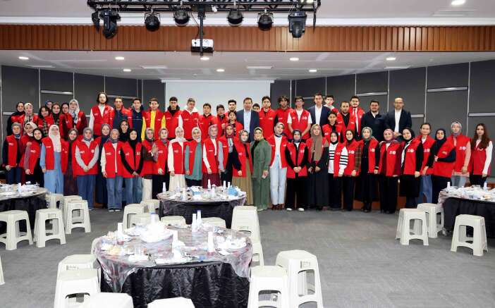 karatay-belediye-baskani-hasan-kilca-genclerle-iftar-yapti