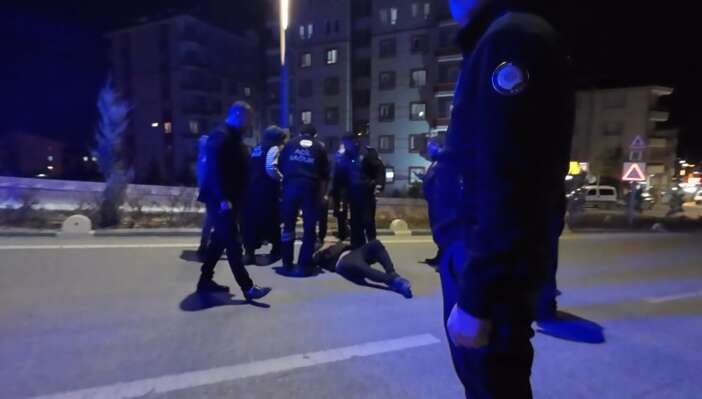 kavga-ettigi-kisiye-arabayla-carpip-kacti