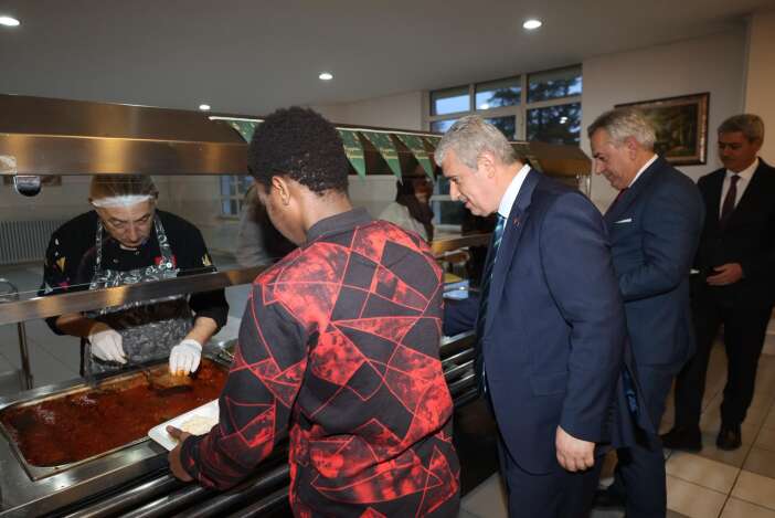 konya-valisi-akin-ihl-ogrencileriyle-iftarda-bulustu