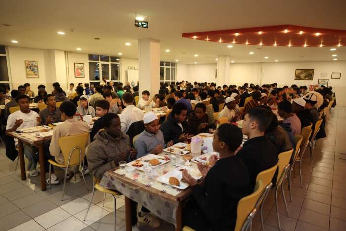 konya-valisi-akin-ihl-ogrencileriyle-iftarda-bulustu