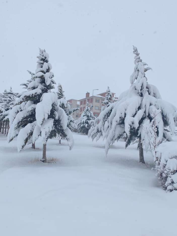 konyada-yagisli-sistem-cekildi-dondurucu-soguk-geldi