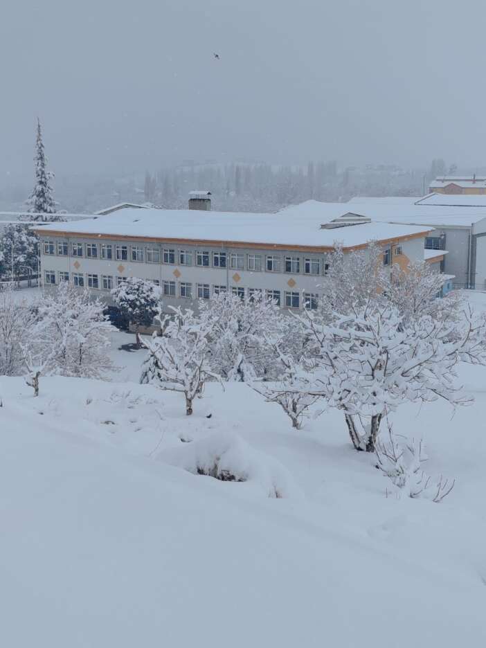 konyada-yagisli-sistem-cekildi-dondurucu-soguk-geldi