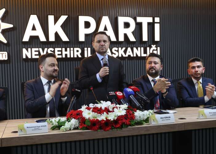 adalet-bakani-gurlek-ilk-ziyareti-memleketine-yapti-artik-bu-gomlek-bize-dar-geliyor