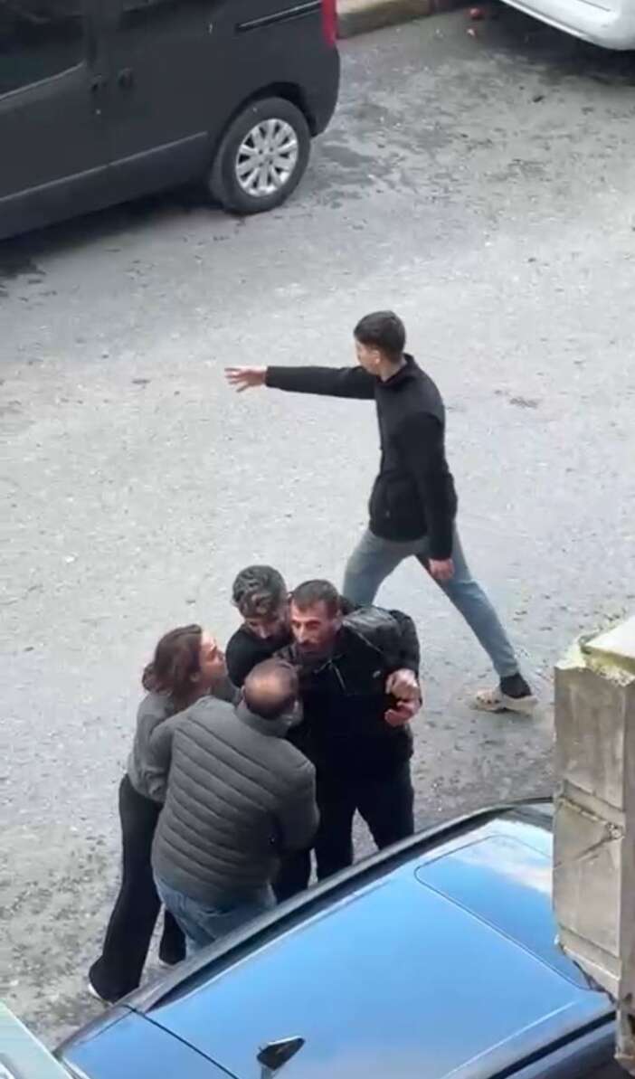 esinin-sevgilisi-oldugunu-iddia-ettigi-kisiyi-basindan-bicakladi