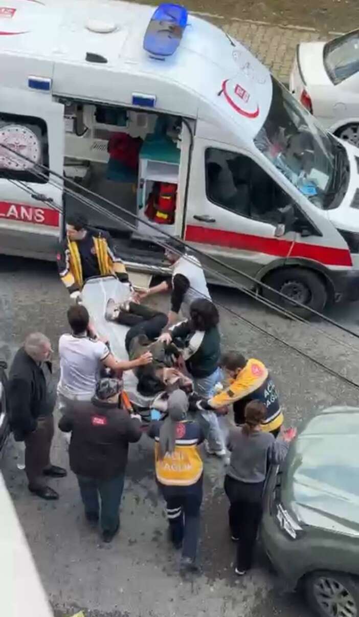 esinin-sevgilisi-oldugunu-iddia-ettigi-kisiyi-basindan-bicakladi