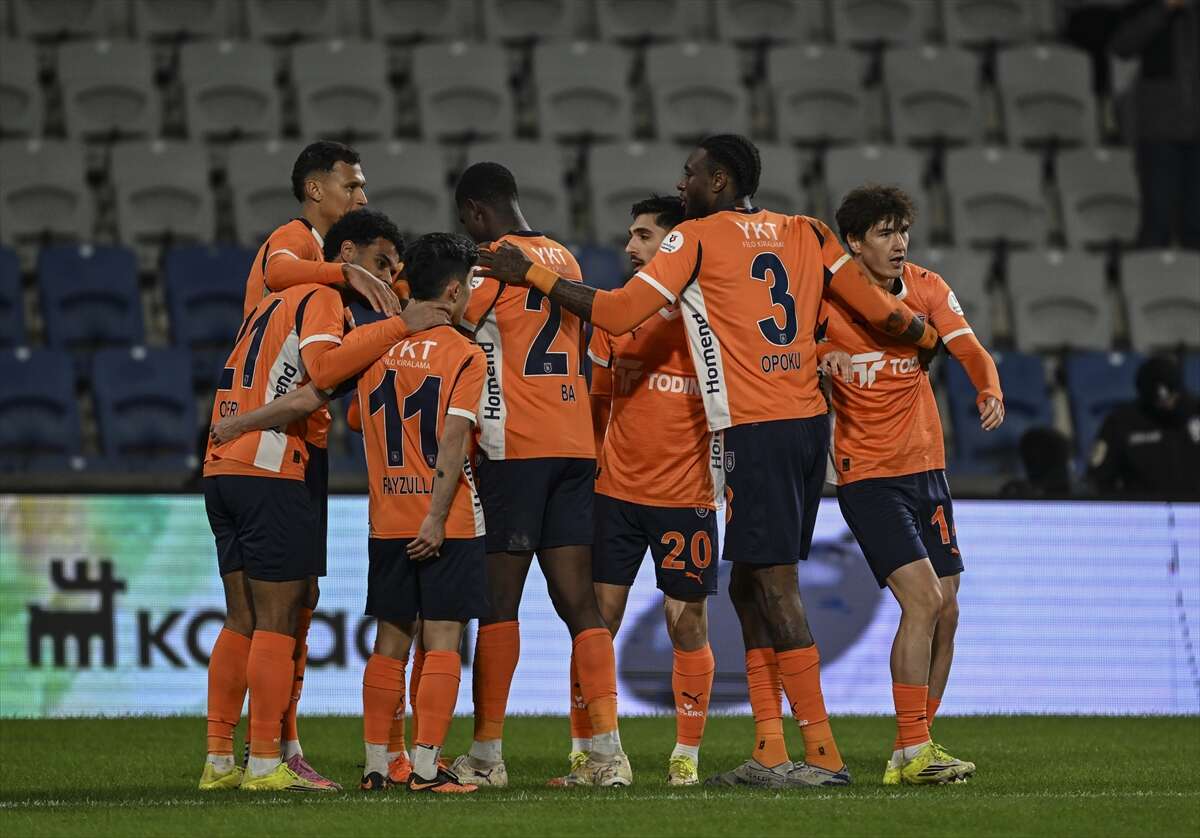 konyaspor-basaksehir-deplasmaninda-2-golle-yikildi